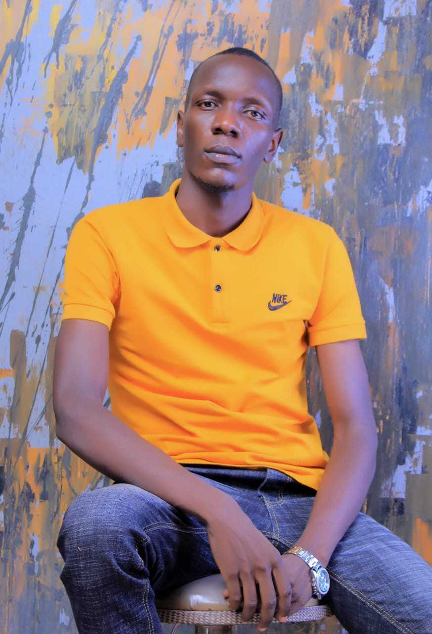 A member of the Omalo Graphics Centre team